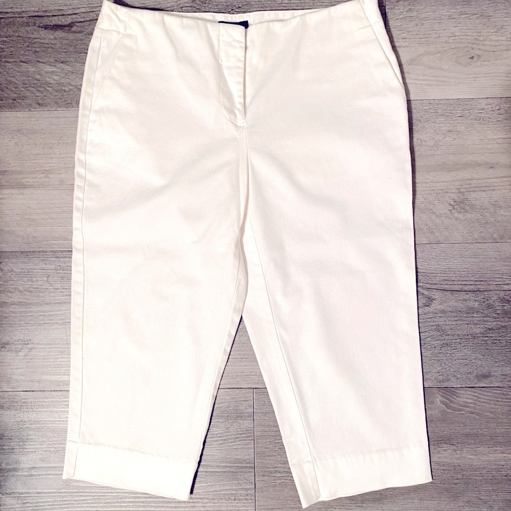 NWOT WORTHINGTON MODERN FIT CAPRIS.